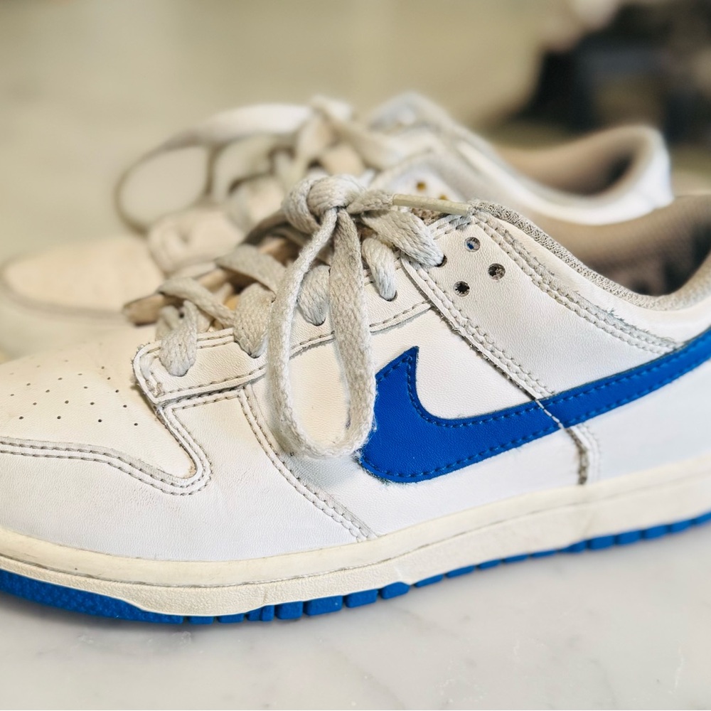 Nike Kids Sneakers in White and Blue